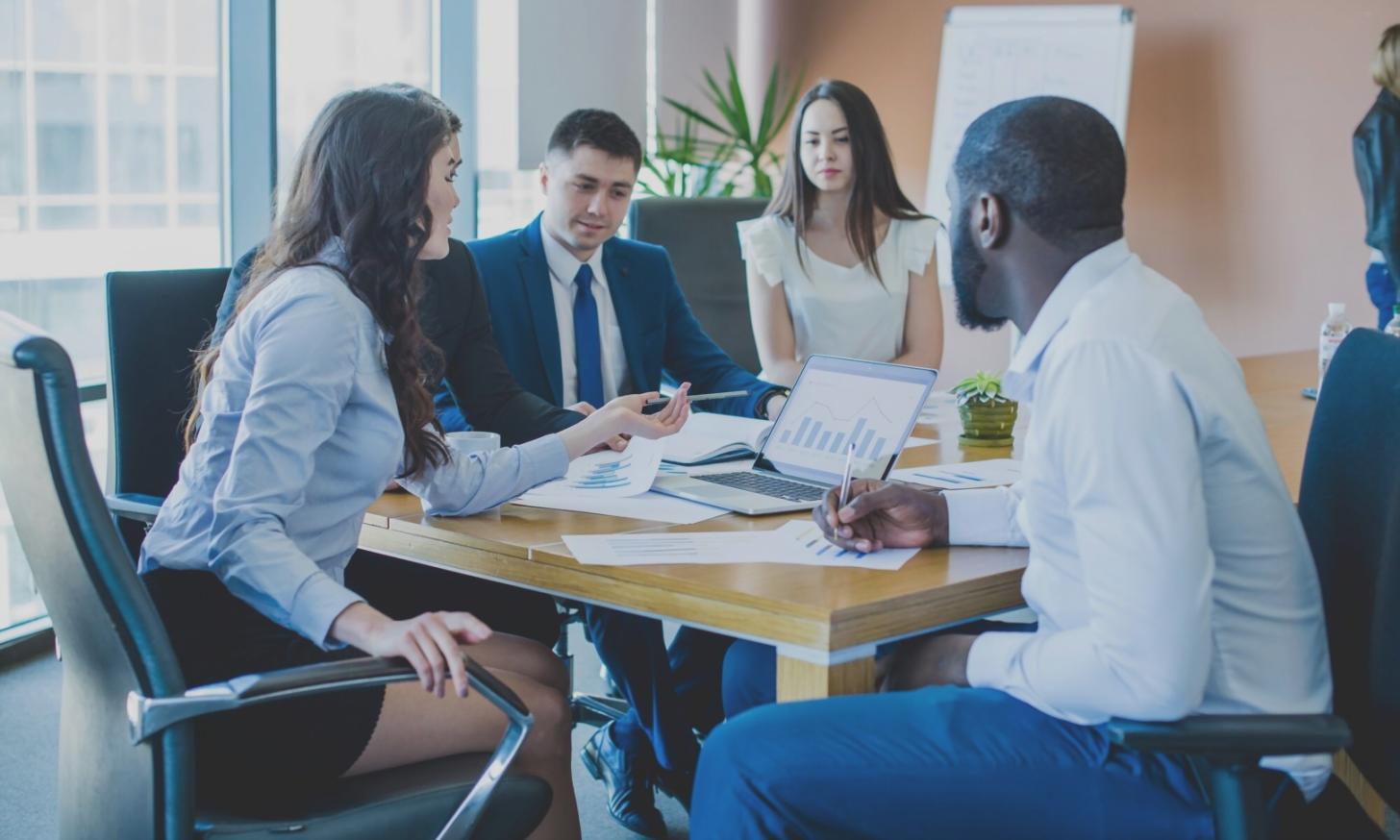 Sesi pembelajaran interaktif manajemen modal dengan contoh kasus nyata